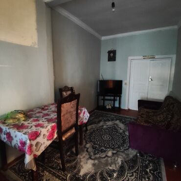 Uzunmüddətli kirayə evlər: 2 otaqlı həyət evi - Girişdə geniş, işıqlı eyvan/hol. Eyvanda məişət — 6