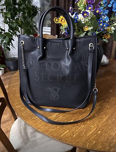 mor rəng: Victoria’s Secret qadın çantası – qara rəng - Model: Tote tipli əl və — 1