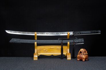 аниме меч: Катана Катана выполненна в японском стиле с красивой гравировкой на
