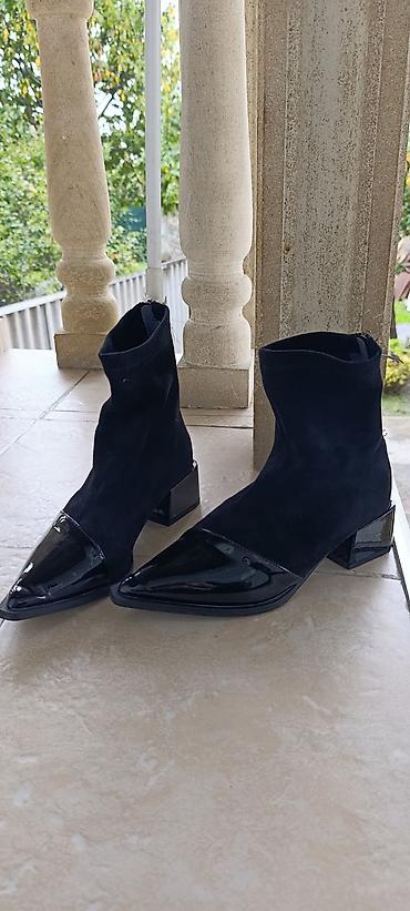 nabuk ayaqqabi: Qadın üçün qara bot - Model: Dabanlı, uclu burunlu qısa bot - — 2