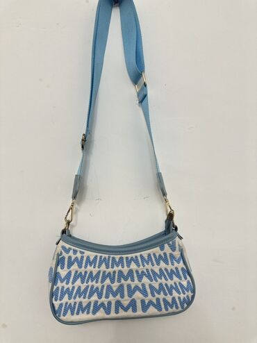 Eynəklər: Mavi-ağ çiyin çantası - Dizayn: Krem rəngli parça üzərində