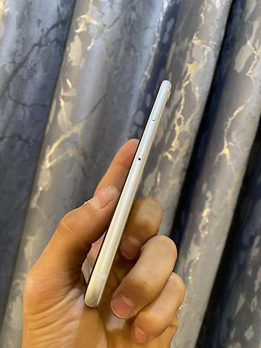 бу iphone se 2020: IPhone SE 2020, Б/у, 64 ГБ, Белый, Чехол, 75 % — 3