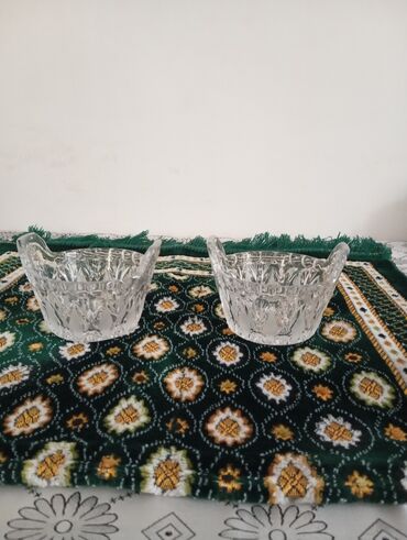 Digər dəstlər və servizlər: Rusiya istehsalı xrustal konfet qabı iki ədəd.Qiynəti cütünə aiddir