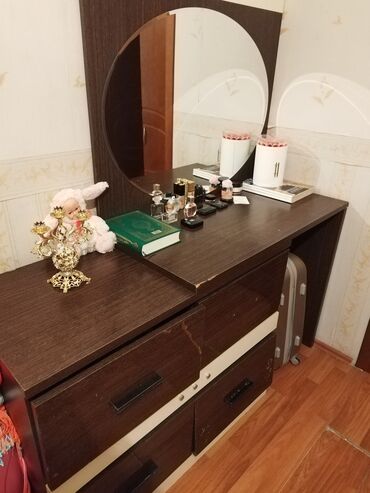 Ev üçün digər mallar: Güzgülü kamod satilir Islenib. 60 manata