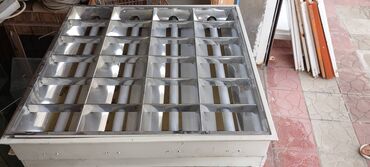 Aksesuarlar üçün vitrinlər: İşlənmiş, Pulsuz çatdırılma, Ödənişli çatdırılma — 4