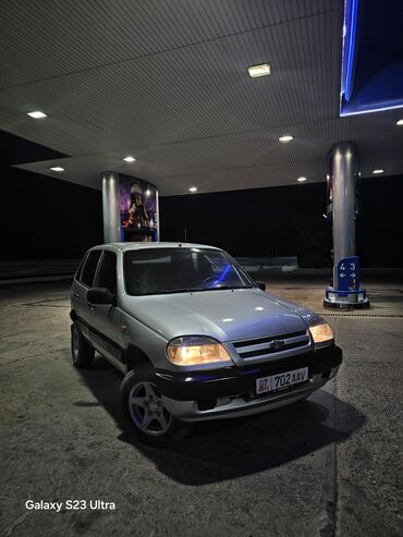 мотор нива 1.7 карбюратор купить: ВАЗ (ЛАДА) 4x4 Нива: 2005 г., 1.7 л, Механика, Бензин, Внедорожник