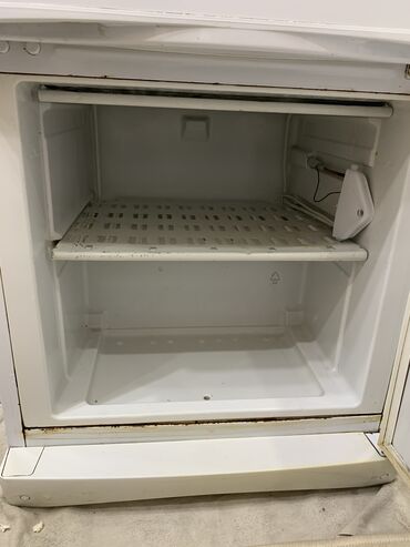 а его холодильник: Холодильник Indesit, Требуется ремонт, Двухкамерный, De frost (капельный), 60 * 160 * 70