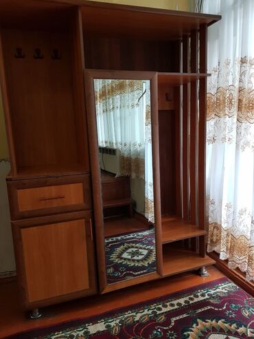 ретро диван: Прихожа - Цвет: молочно-белый. - Обивка: гладкая экокожа/кожзам