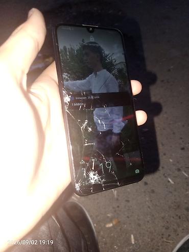 iphone 11 telefonu: Məhsul: Ekranı qırıq smartfon Təsvir: - Damla tipli ön kamera — 2