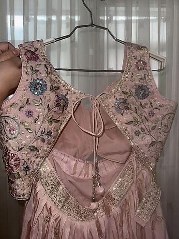 hind geyimi: Zərif hind üslublu üçlük dəst – lehenga - Rəng: pudra/solğun çəhrayı — 6