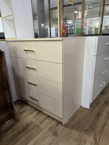 Комоды для одежды: Комод новый
Ширина 80
Глубина 43
Высота 85
Доставка по городу 500 сом — 6