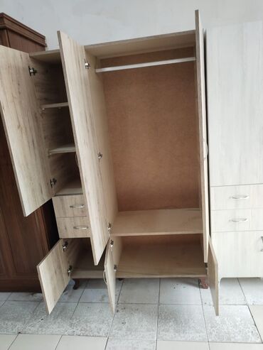 Dolablar: Yeni, Açılan, 3 qapılı Düz dolab, Dolab-asılqan, Türkiyə -da lalafo.az — 4 Dolablar: Yeni, Açılan, 3 qapılı Düz dolab, Dolab-asılqan, Türkiyə — 4