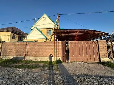 Продажа коттеджей и домов: Срочно продается 2этажный дом с времянкой. 📍В Ак-Орго 8соток 5сотки на — 11