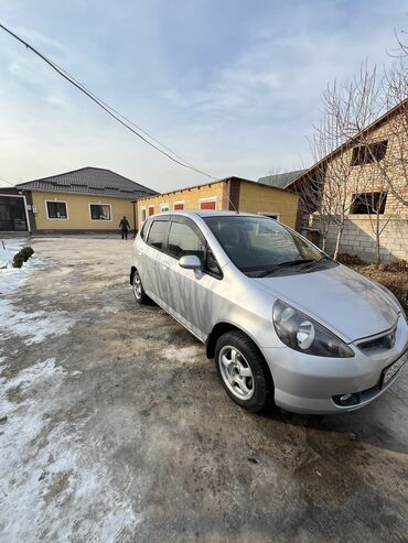 Honda: Honda Fit: 2002 г., 1.3 л, Вариатор, Бензин, Седан