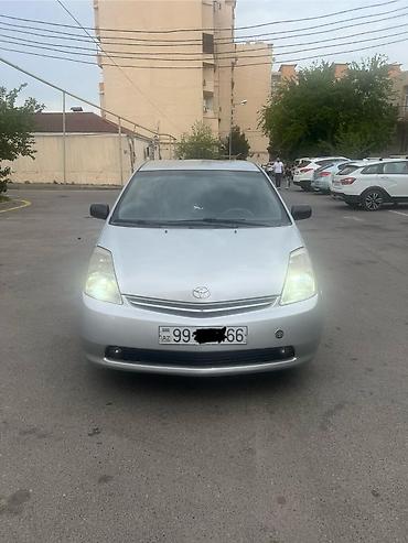 Toyota: Toyota Prius – hibrid hetçbek - Korpus: 5 qapılı hetçbek, gümüşü rəng — 5