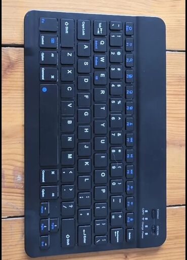 Mətbəx texnikası: Portativ qara rəngli klaviatura Bluetooth bağlantısı ilə təchiz olunub