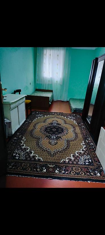 Комнаты: Kirayə üçün sadə, mebellə təchiz olunmuş otaq. Xüsusiyyətlər: - 2 — 2