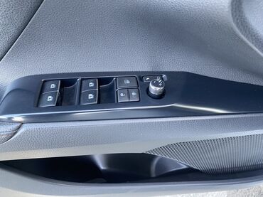 Toyota: Toyota Camry: 2.5 l | 2019 il Sedan — 16