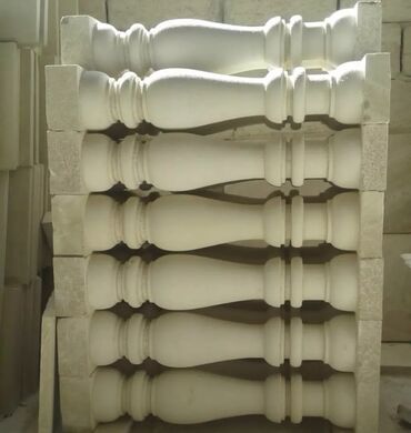 Məhəccər balyansları: Müxtəlif formalı və ölçülü mərmər balüstradalar təklif olunur. Bu — 50