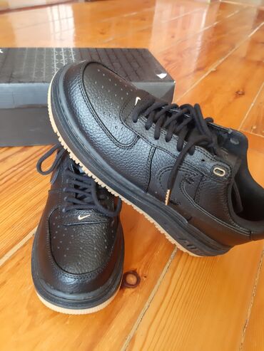 zhenskie krossovki nike air max thea: Новая спортивная кожаная обувь фирмы Nike Air Force оригинал,размер