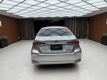 mazda 8: Toyota Corolla: 2023 г., 1.8 л, Вариатор, Гибрид, Седан — 6