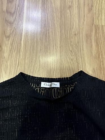 dior canta: - Rəng: qara
- Parça: nazik, yarı-şəffaf teksturalı material.
Yenidir — 1