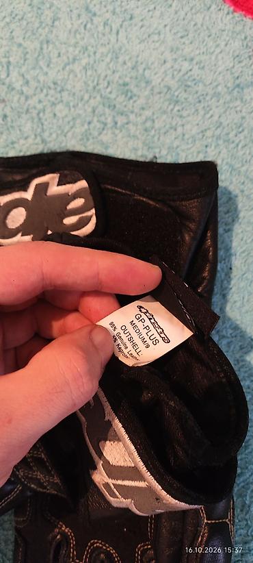 dəbilqə satisi: Əla vəziyyətdə original Alpinestars GP Plus əlcəkləri satılır. Ölçü — 3