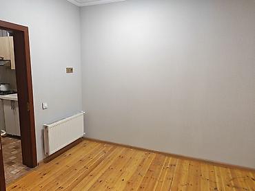 Uzunmüddətli kirayə mənzillər: Aileli,usaqli sexslere verilmir.Kirayə üçün 1 otaqlı, mebel və məişət — 4