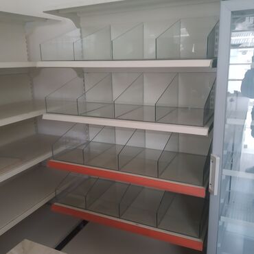 Mebellərin yığılması: Konfet və çərəz üçün vitrinlər sifarişlə hazırlanır — 11