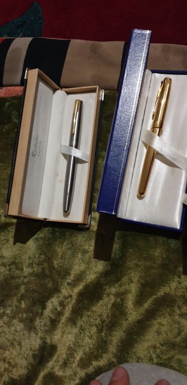 Наборы украшений: Набор из трех перьевых ручек в фирменных коробках. Состав: - Sheaffer — 11