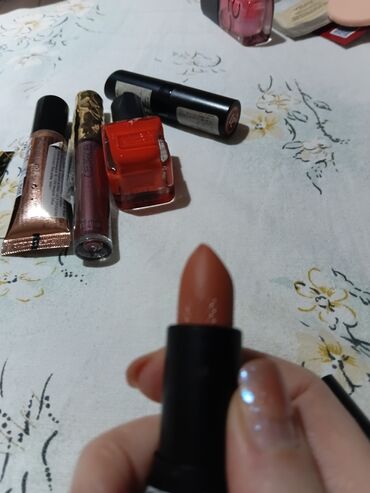 Šminka: Set šminke i nege – raznovrsni proizvodi za kompletan makeup look i — 11