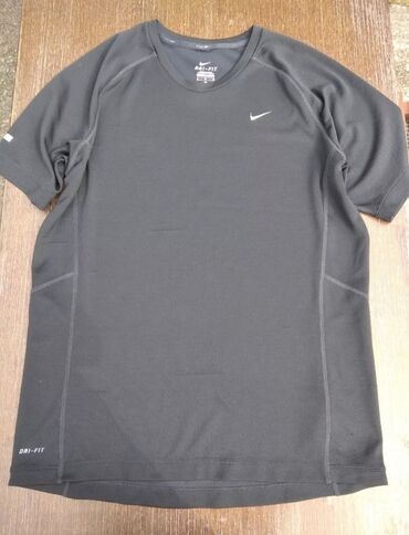 adidas majice s kapuljačom: T-shirt Nike, M (EU 38), color - Black