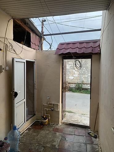 Həyət evləri və villaların satışı: - Plan: girişdə dəhliz, 2 yaşayış otağı, ayrıca kiçik mətbəx, sanitar — 11