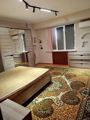 сдаю в аренду квартиру: Сдаётся просторная 1‑комнатная квартира с отдельной кухней-нишей.По — 4