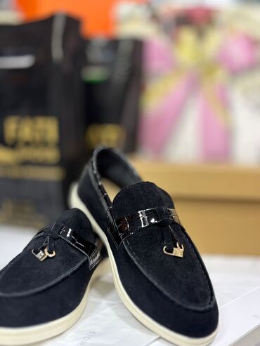 kişi üçün kətan mokasinlər: Qara mokasin tipli kişilər üçün ayaqqabı - Üst material: məxmər/ süet