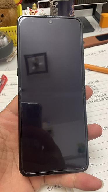 512: Motorola Moto Razr 60 Ultra — складной смартфон с топовой — 7