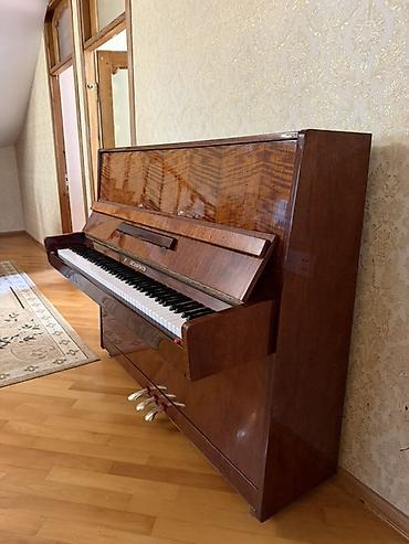 Pianolar: Belarus piano 3 pedal əla vəziyətdə üstünün mebeli və iç mexanikası — 3