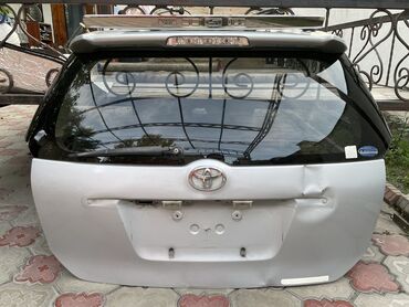 багажник для фит: Крышка багажника Toyota 2003 г., Б/у, цвет - Серебристый,Оригинал