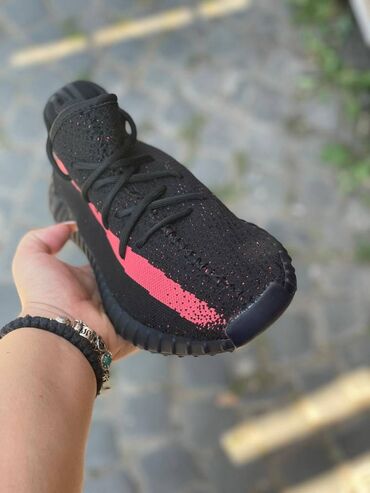 Patike: Adidas Yeezy Boost 350 patike

Novo
Brojevi 36 do 46 — 4