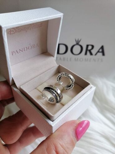 Minđuše: Pandora minđuše
Dobija se u kutijici
Cena:2100din — 25