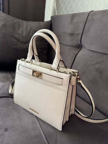 Сумка оригинал Michael Kors Кожа Б/у В очень хорошем состоянии Цвет