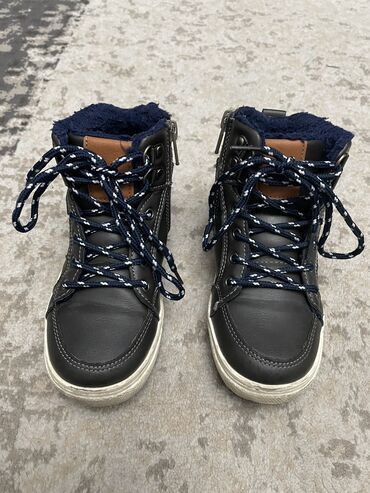 джинсы 29: Утепленные ботинки фирмы LCWaikik. В отличном состоянии. Размер 29 на