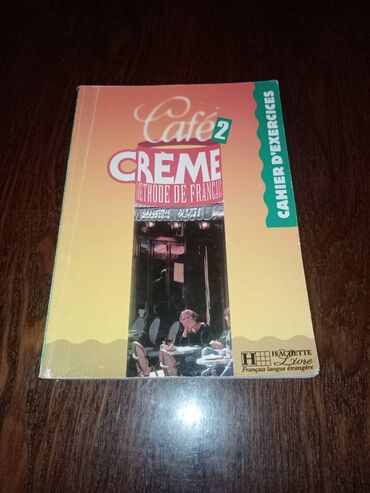 İngilis dili üçün kitab "cafe 2" İngilis dilində çox yaxşı kömək edir