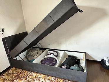 bunk bed: Кровать с подъемным механизмом и большим бельевым коробом. - Размер — 1