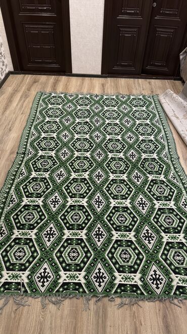 Qədim xalçalar: Az işlənilmiş kilim xalça Uzunluq 3m en 2m 2 üzlüdür. Ən son şəkil — 7