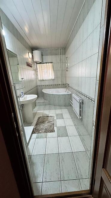 Долгосрочная аренда квартир: 3 комнаты, Риэлтор, Без подселения, С мебелью полностью — 10