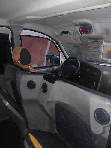 Rover: LTI TX4 London Taxi – klassik taksi dizaynlı, geniş və rahat salonlu — 7