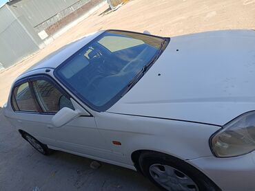 продаю авто в аварийном состоянии: Honda Civic: 2000 г., 1.5 л, Автомат, Бензин, Седан