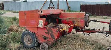 traktor mtz 80: Mavi traktor + pres yığan qoşqu - Güclü təkərli traktor, kabinli, ön — 2