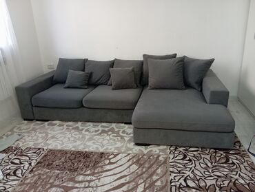 тапчан с крышей: Угловой диван с шезлонгом, современный минималистичный дизайн. -